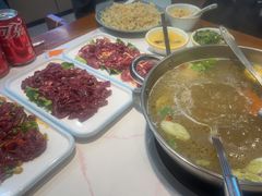 高钙牛骨原汤锅底-乡土黄·鲜牛肉火锅·小龙虾(兴业街店)