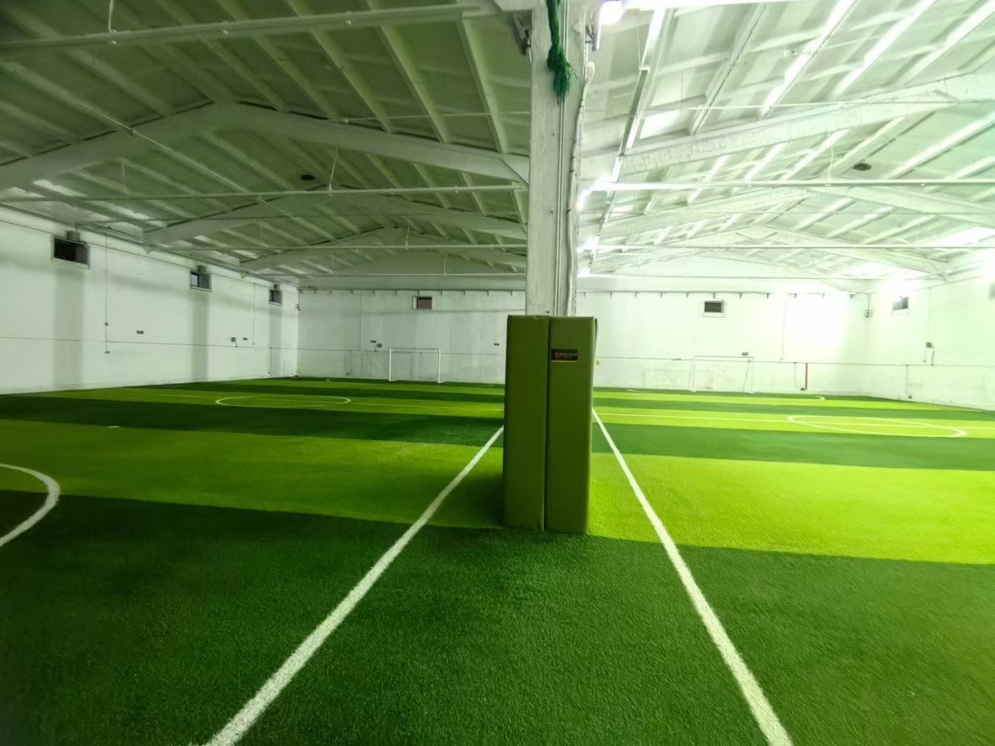 室内足球场地,五人制,温度舒适,3小时免费停