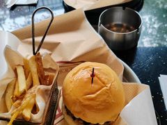 -BOURBON 玻本美式餐厅酒吧(虹桥新天地店)