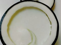 -志龙皇冠吃货椰子铺