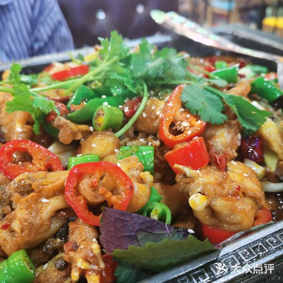 牛蛙恋上鱼形象店(伟业兴隆广场店)