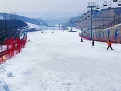 -采薇庄园四季滑雪场