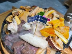 -一朵菌·野生菌探索家火锅(南亚店)