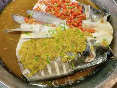 鸳鸯双色鱼头-湘聚缘.湖南菜(光明路店)