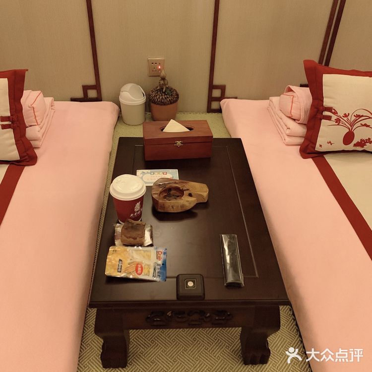 测了体温和登记就来到二楼。然后会有小姐姐热情招待你