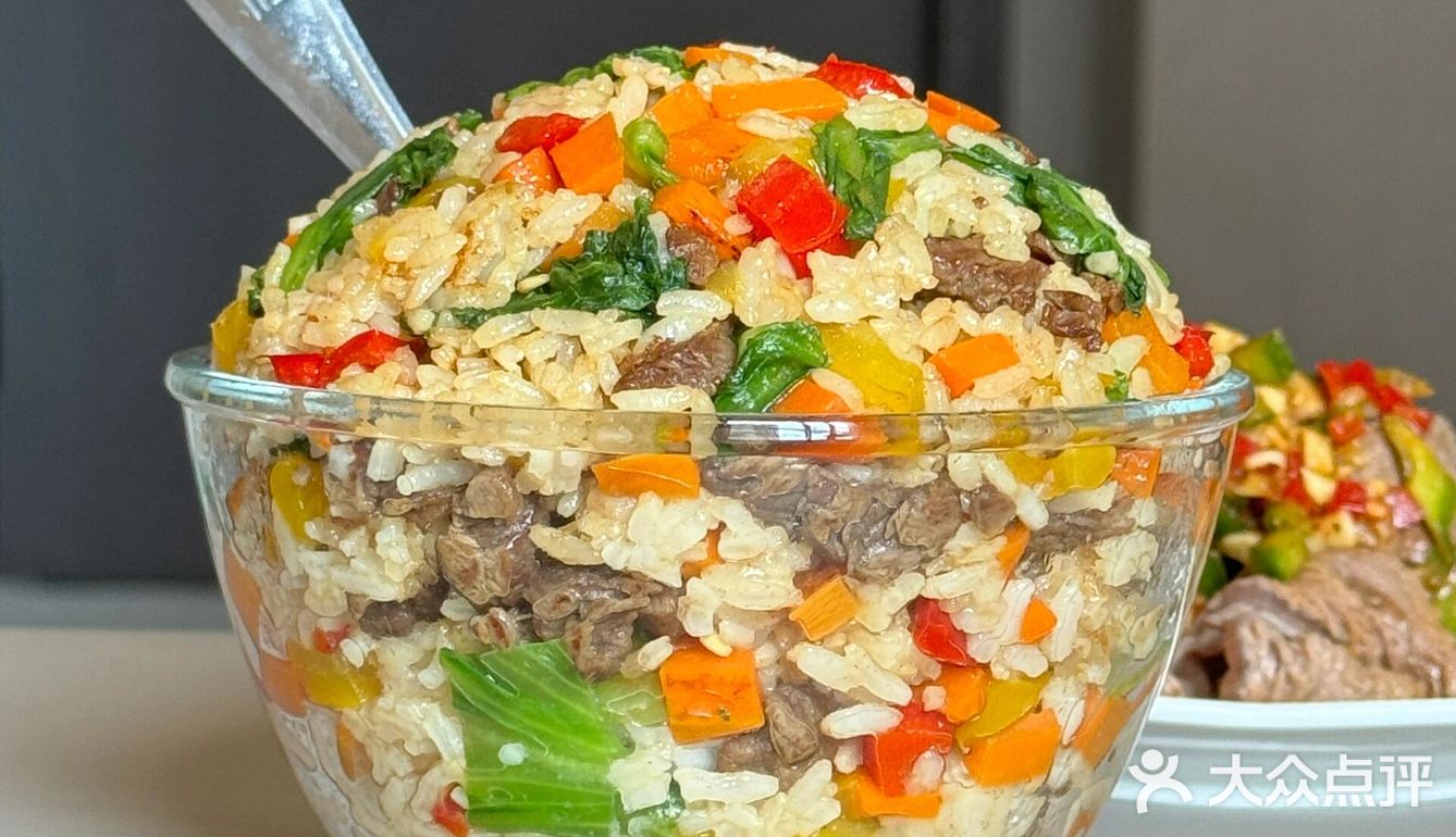 今天分享👇灯笼椒牛肉拌饭🌶️晚餐