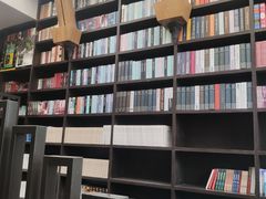 -钟书阁(松江泰晤士小镇店)