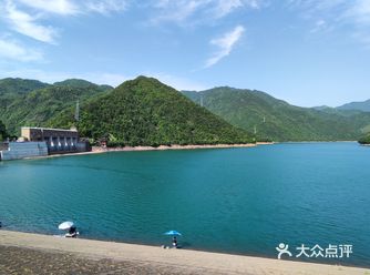 人少景美的水库，典型的山区水库景色