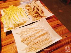 -霄汉牛三鲜湖北砂锅菜(万松园2店)