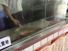 面包甜点陈列柜-赵元章肉骨烧(山塘街店)