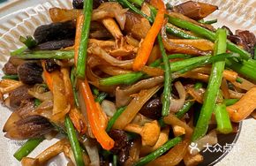 Stir-Fried Royal with Leek Aroma