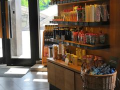零售区-星巴克臻选(莘庄仲盛店)