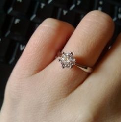 -威德钻石-克拉钻大本营(南京东路店)