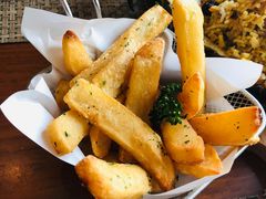 -Chom Cafe and Restaurant