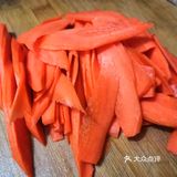 简单的家常菜-------胡萝卜炒肉～
