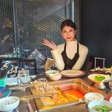 招牌牛油锅底一端上来，红亮的牛油块看着就超带劲