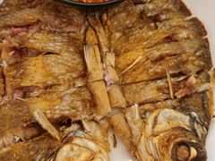 香酥武昌鱼-肥肥虾庄·金牌油焖大虾(汉口城市广场店)