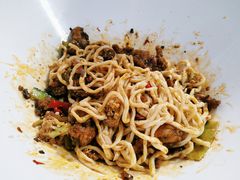吃掉牛蛙拌好的面-友达面馆·酸菜鱼面(钱塘区店)