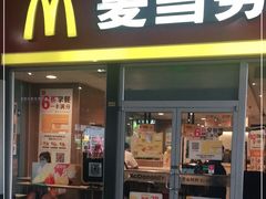 门面-麦当劳(轻轨曹杨路店)