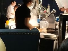-云顶旋转自助景观餐厅