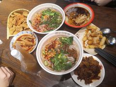 -爆炸头阿姨小四川正宗川味小吃(无任何分店)
