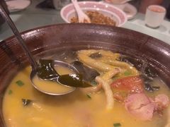 -帅巴人舅母子腊蹄民俗村