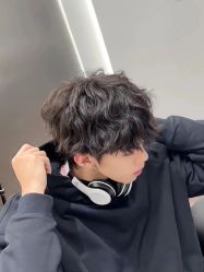 -一家只做男发烫染的店