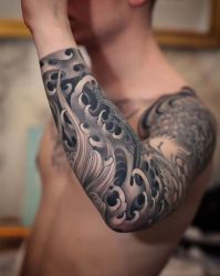 -九纹龙纹身馆
