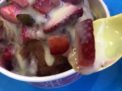草莓炼乳刨冰-梁子刨冰王&梁小糖(王顶堤店)