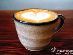 拿铁-海边的猫和咖啡馆