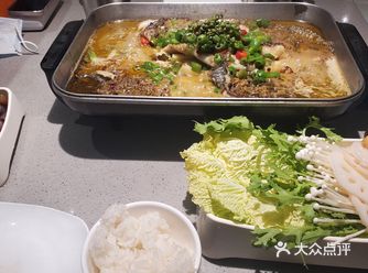 万象城6楼 米饭饮料无限供应 服务很周到，环境也不错