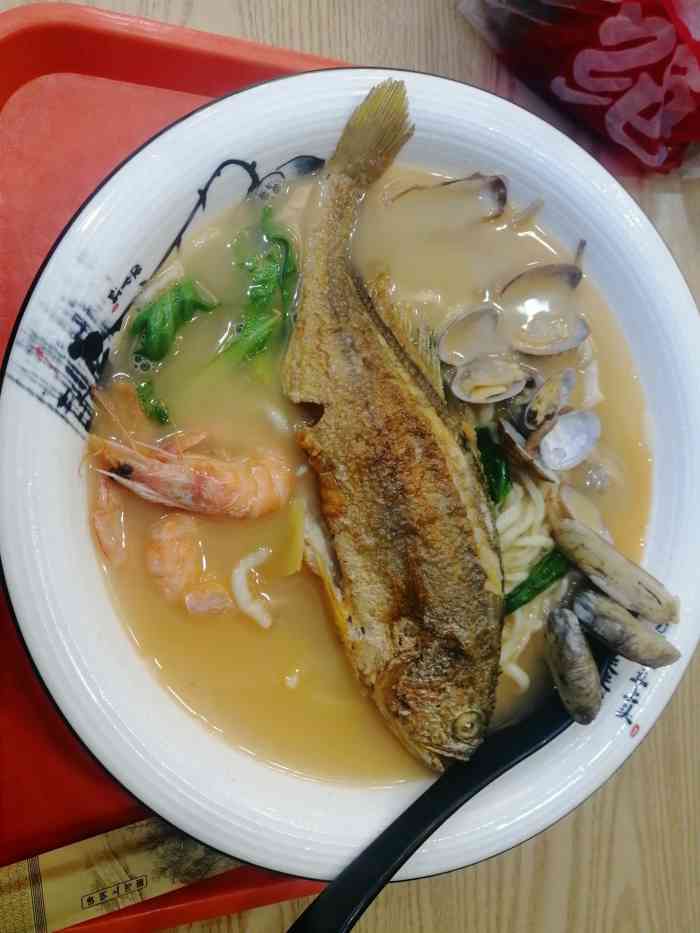 台州老六海鲜面馆(五莲路店)-"大众点评上查到的这家店,于是来拔拔草.