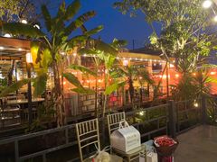 -茅草房·河畔园林火锅