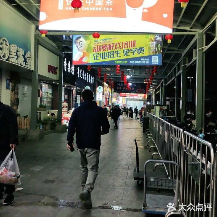 垃圾街小吃真的多