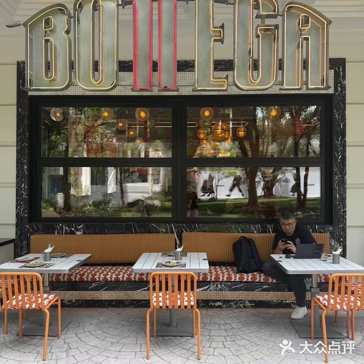 在柠檬树下吃了一顿漂亮饭