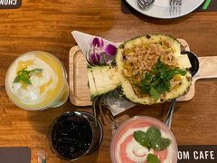 -Chom Cafe and Restaurant