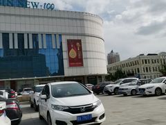 -新一百-地面停车场