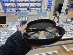 -美式眼镜·授权蔡司.依视路.尼康.豪雅.明月(南翔印象城店)