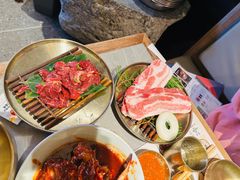 -草家酱蟹炭火烤肉店(珲春南路一店)