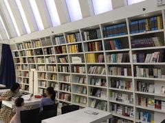 -钟书阁(松江泰晤士小镇店)