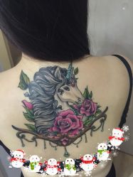 -闺绣刺青纹身店