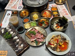 -草家酱蟹炭火烤肉店(珲春南路二店)