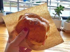 芝士火腿可颂-Cafe Villa