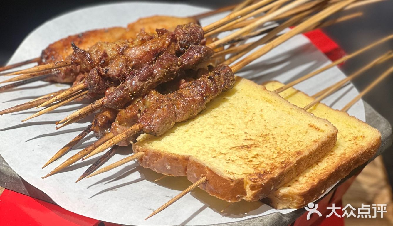 在星空帐篷里吃饭！约会首选地！！