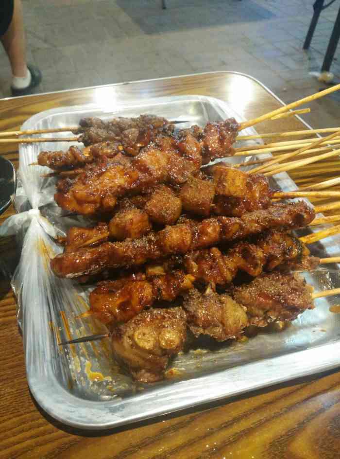 老铁特色烧烤店(盘山道店)-"家门口开了一段时间的烧烤店,地点就在