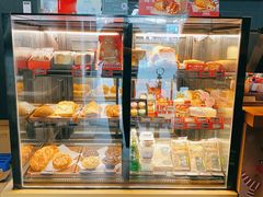 面包甜点陈列柜-星巴克(广州南站A18检票口楼上)