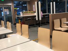 大堂-麦当劳(轻轨曹杨路店)