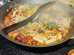 -鹿鸣山草本茶香火锅(园西路店)
