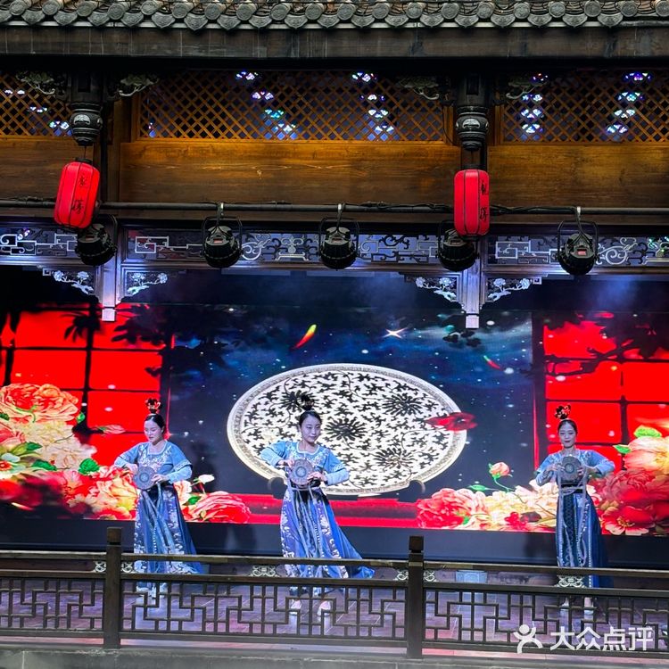 成都周末去哪玩?!来龙腾梵谷happy