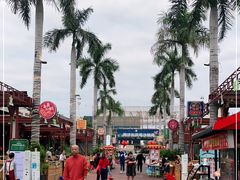 -三亚火车头万人海鲜广场